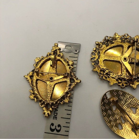 X2 Vtg Petit Point & x1 Enamel Floral Flower Brooches - Picture 3 of 5